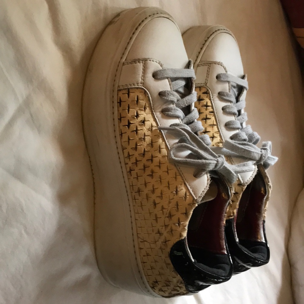 P448 skater platform tennis shoes size 38 (7.5-8) white, cream and black.